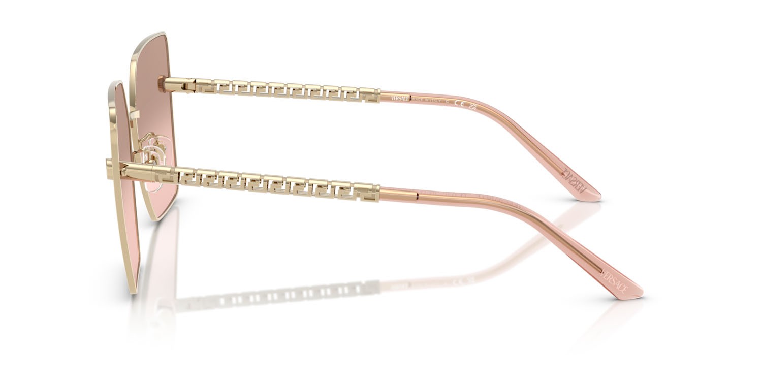 Occhiali da sole Versace VE 2270D (12527E) colore oro pallido forma quadrato lenti rosa chiaro sfumato argento a specchio