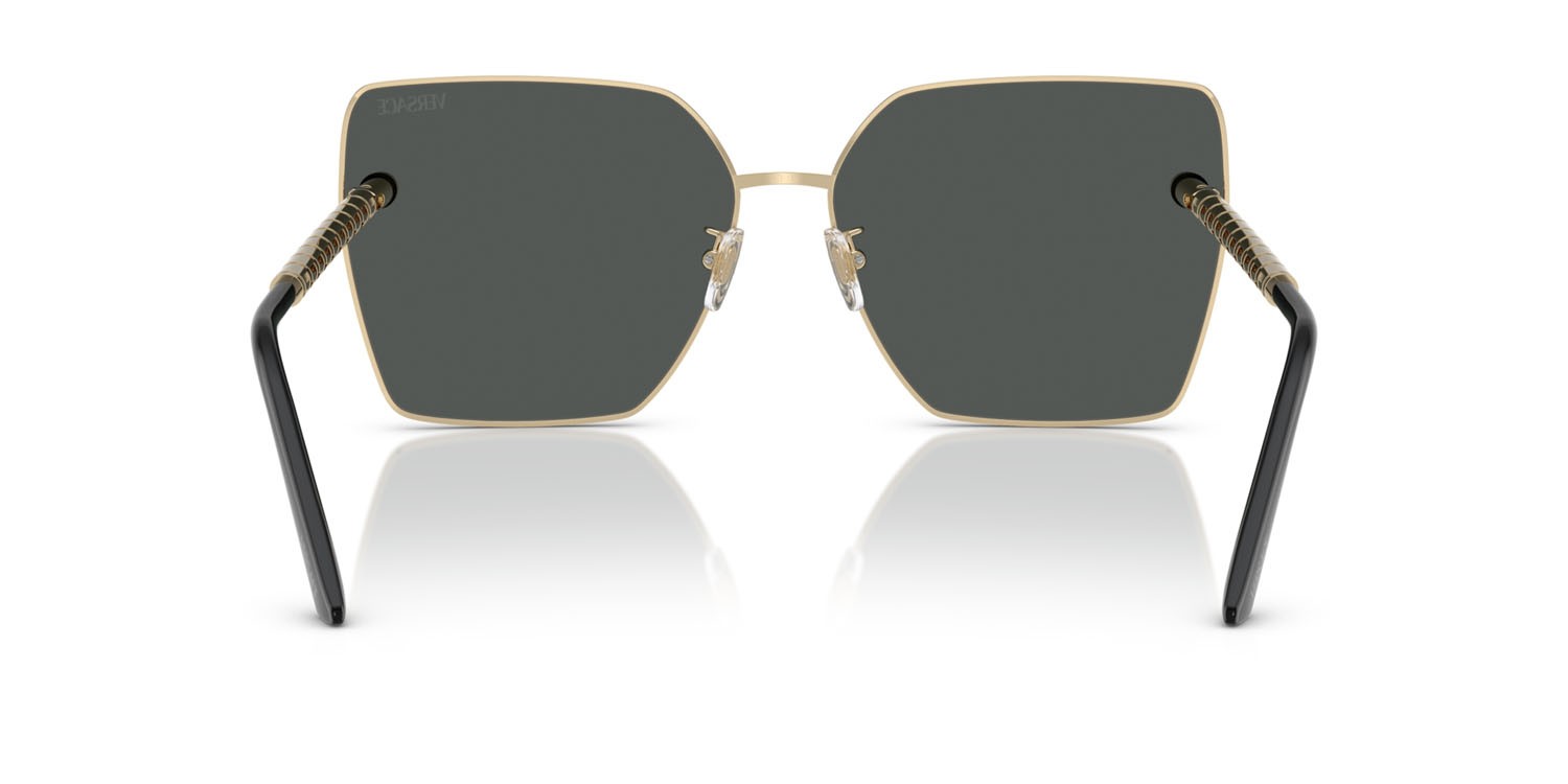 Occhiali da sole Versace VE 2270D (125287) colore oro pallido forma quadrato lenti grigio scuro