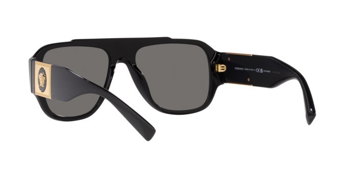 Occhiali da sole Versace VE 4436U (GB1/81) colore nero forma quadrato lenti polar grigio scuro