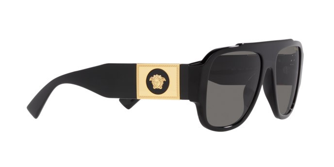 Occhiali da sole Versace VE 4436U (GB1/81) colore nero forma quadrato lenti polar grigio scuro