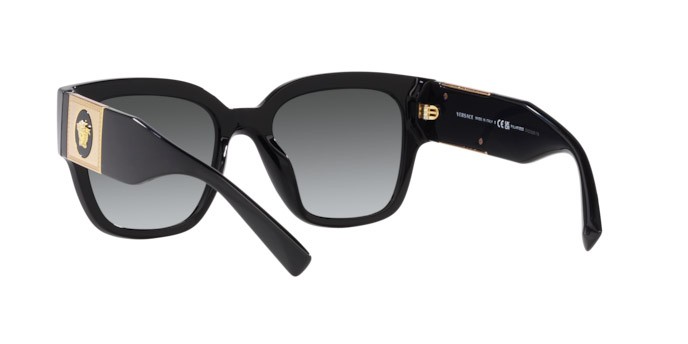 Occhiali da sole Versace VE 4437U (GB1/T3) colore nero forma quadrato lenti polar grigia sfumata