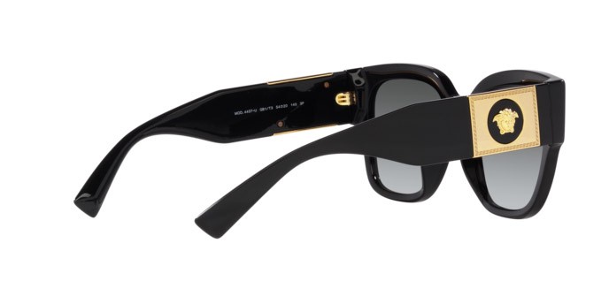 Occhiali da sole Versace VE 4437U (GB1/T3) colore nero forma quadrato lenti polar grigia sfumata