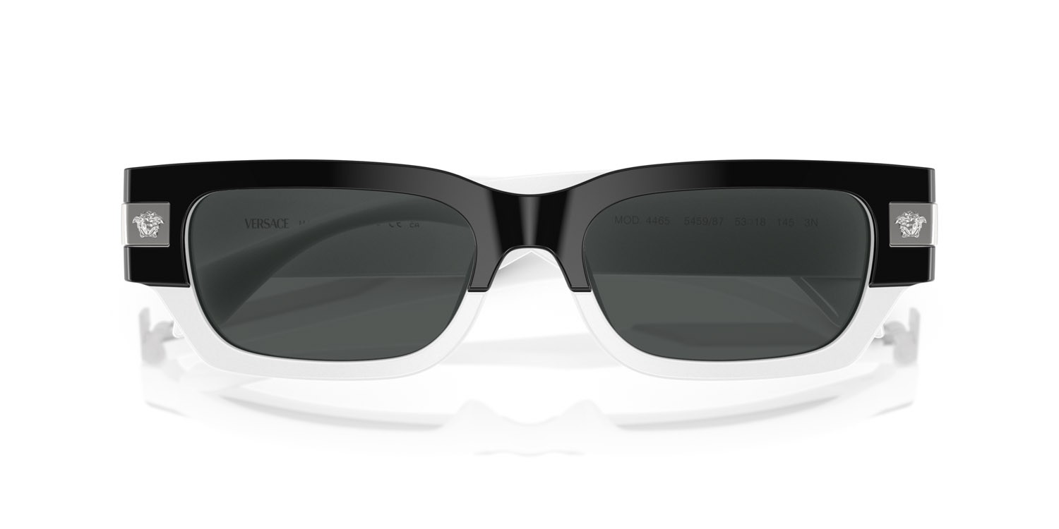 Occhiali da sole Versace VE 4465 (545987) colore top nero/bianco forma rettangolare lenti grigio scuro