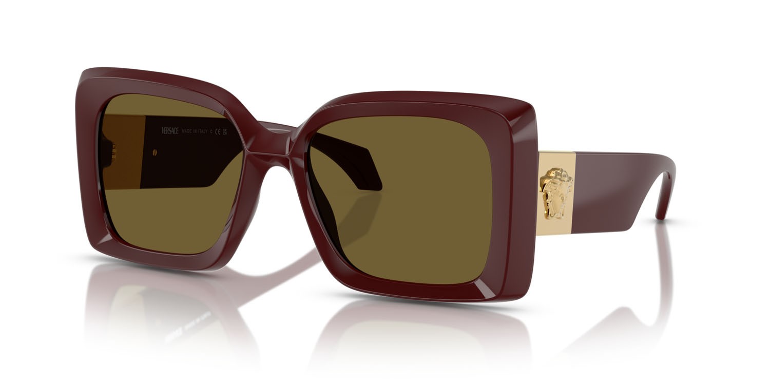Occhiali da sole Versace VE 4467U (546473) colore rubino scuro forma irregolare lenti grigio scuro
