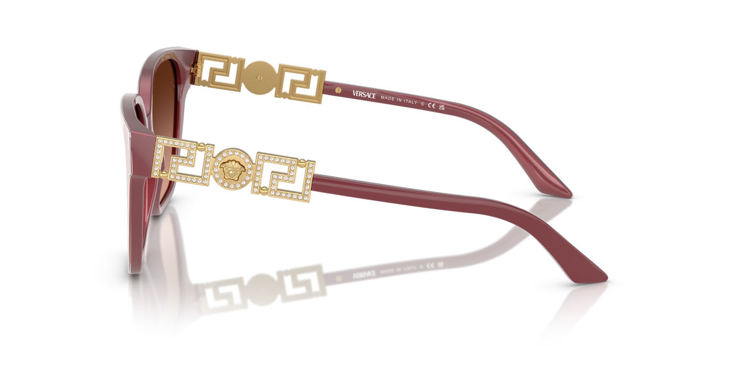Occhiali da sole Versace VE 4471B (54755M) colore perla dark ruby forma farfalla lenti rosa sfumato grigio
