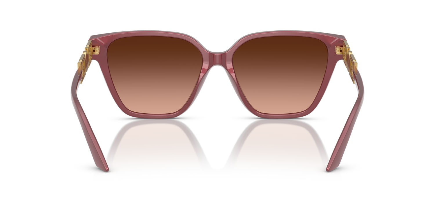Occhiali da sole Versace VE 4471B (54755M) colore perla dark ruby forma farfalla lenti rosa sfumato grigio