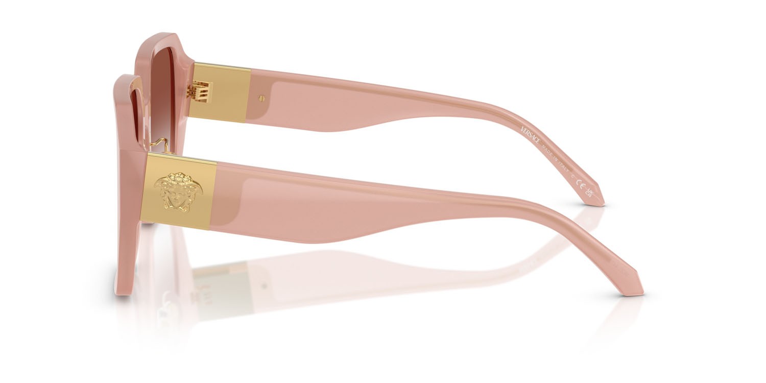 Occhiali da sole Versace VE 4472D (5394VO) colore rosa opale forma quadrato lenti trasparente sfumato rosso