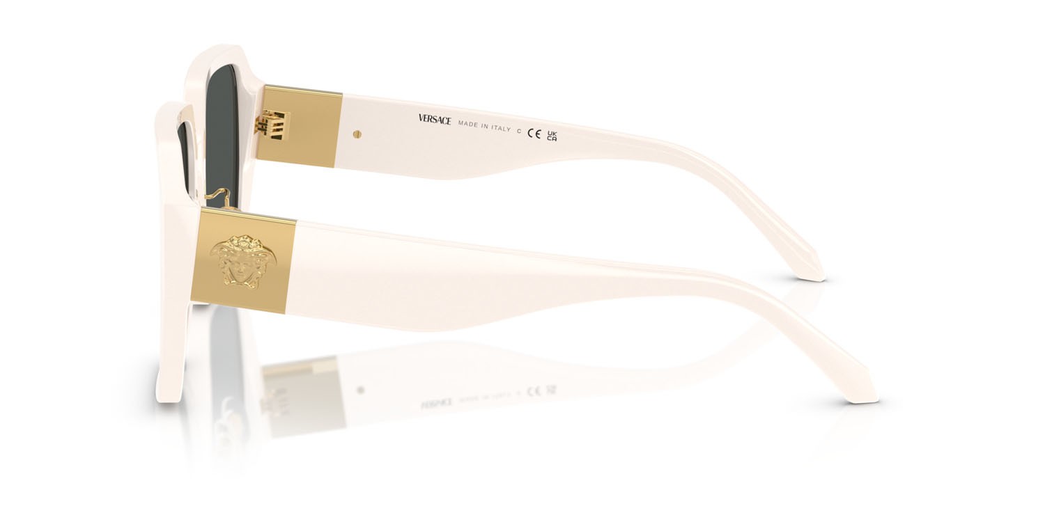 Occhiali da sole Versace VE 4472D (548487) colore bianco avorio forma quadrato lenti grigio scuro