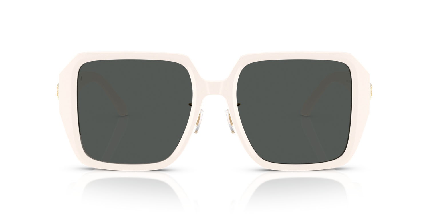 Occhiali da sole Versace VE 4472D (548487) colore bianco avorio forma quadrato lenti grigio scuro