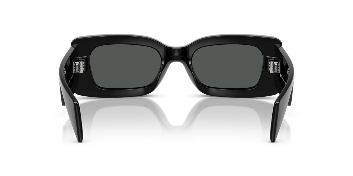 Occhiali da sole Versace VE 4474U (GB1/87) colore nero forma rettangolare lenti grigio scuro