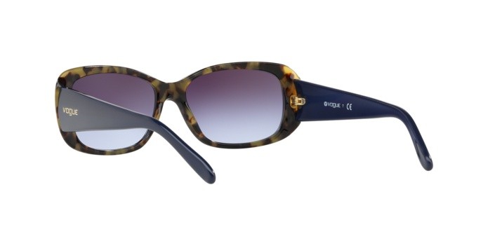 Occhiali da sole Vogue VO 2606S (26474Q) colore top blue/tortoise forma rettangolare lenti light violet grad dark grey
