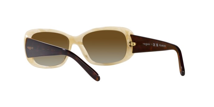Sonnenbrillen Vogue VO 2606S (3078T5) farbe beige effetto corno form rechteckig gläser polarized marrone sfumata