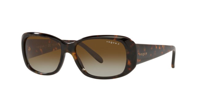 Occhiali da sole Vogue VO 2606S (W656T5) colore dark havana forma rettangolare lenti polar brown gradient