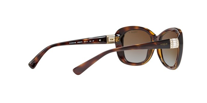Occhiali da sole Vogue VO 2943SB (W656T5) colore dark havana forma farfalla lenti polar brown gradient