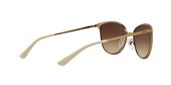 Occhiali da sole Vogue VO 4002S (996S13) colore matte beige/brushed gold forma quadrato lenti brown gradient