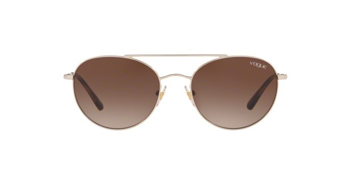Occhiali da sole Vogue VO 4129S (848/13) colore pale gold forma ovale lenti brown gradient