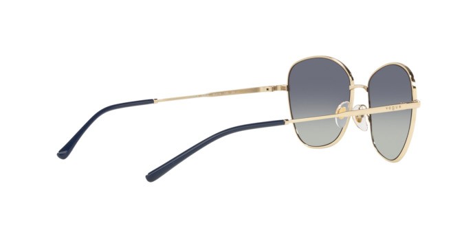 Occhiali da sole Vogue VO 4232S (848/4L) colore pale gold forma farfalla lenti grey gradient dark blue
