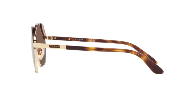 Occhiali da sole Vogue VO 4268S (848/73) colore oro pallido forma irregolare lenti marrone scuro