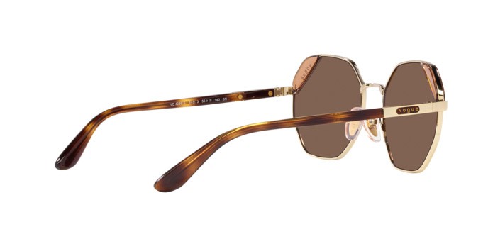 Occhiali da sole Vogue VO 4268S (848/73) colore oro pallido forma irregolare lenti marrone scuro