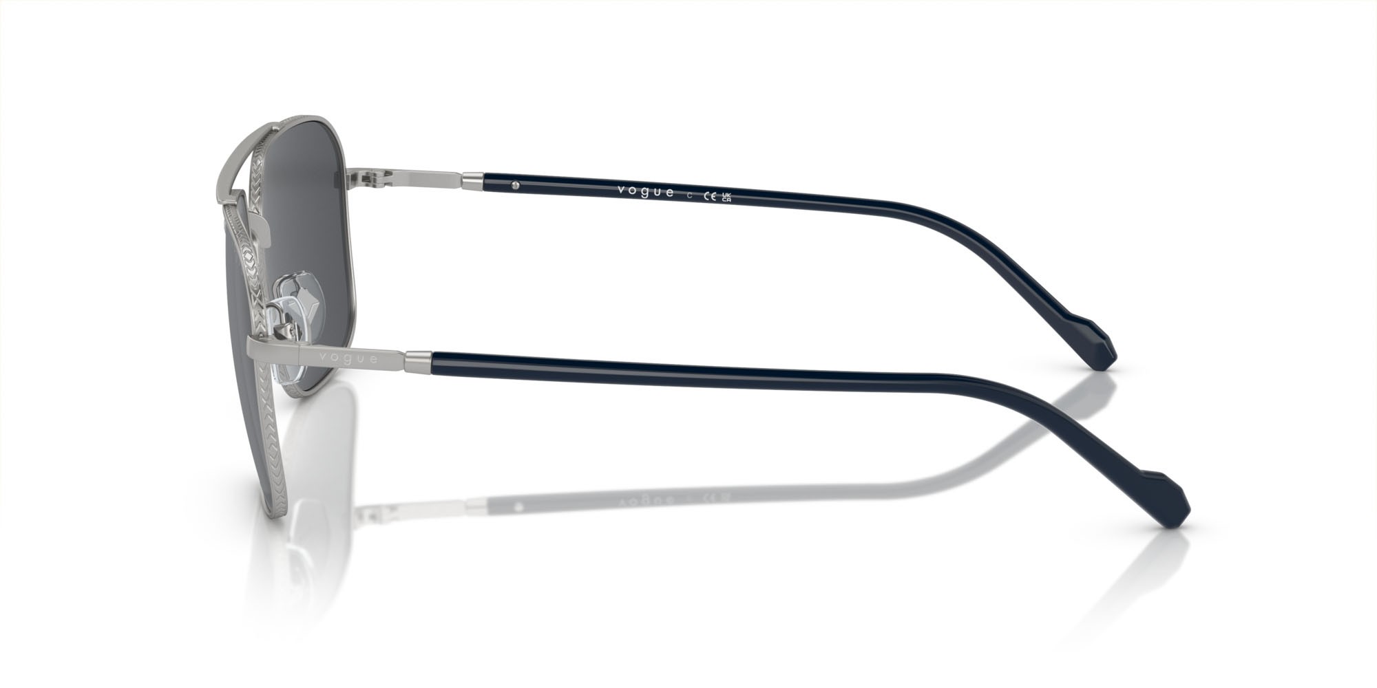 Occhiali da sole Vogue VO 4289S (323S87) colore argento opaco forma irregolare lenti grigio scuro