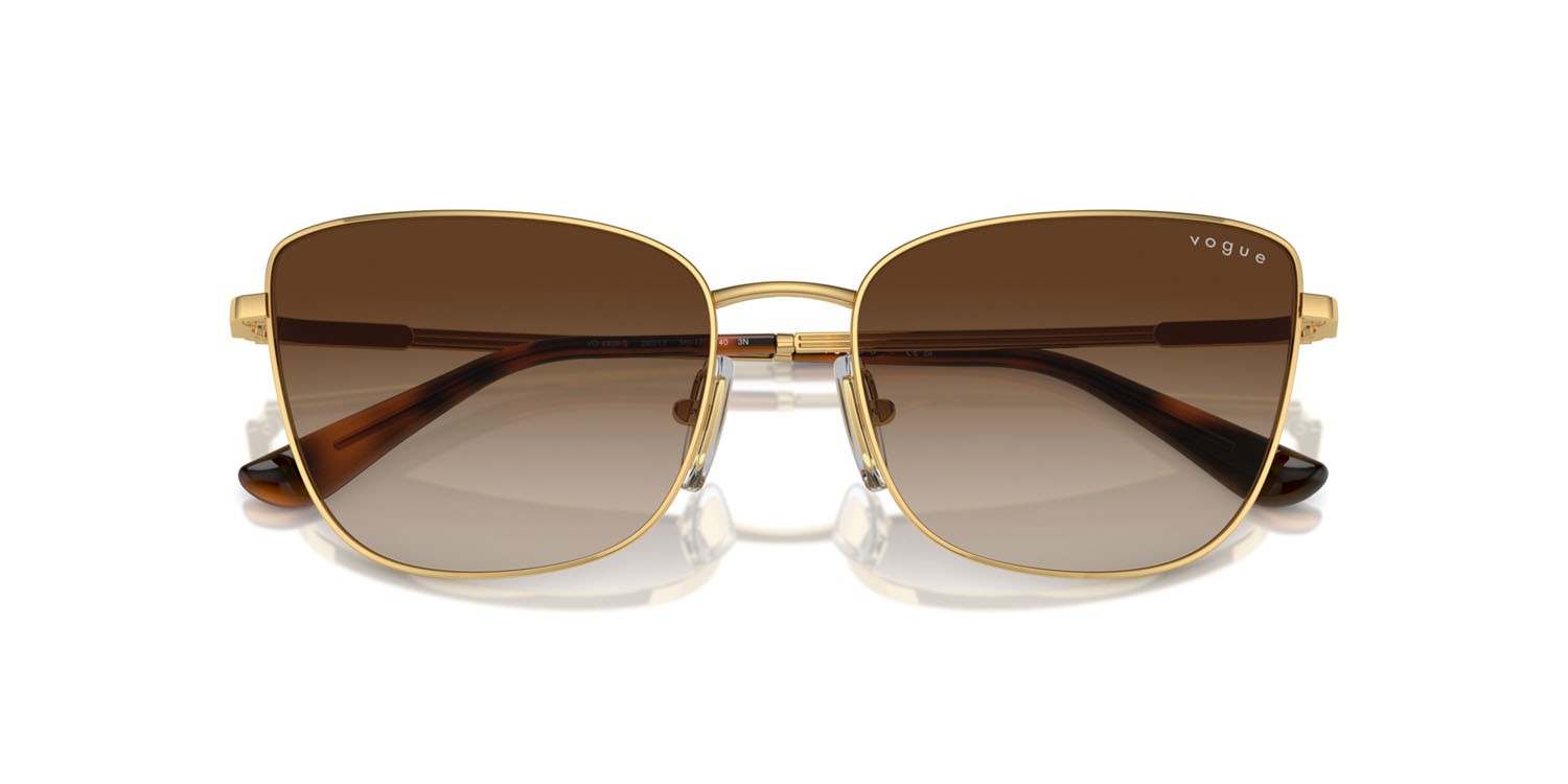 Occhiali da sole Vogue VO 4308S (280/13) colore oro forma farfalla lenti marrone sfumato