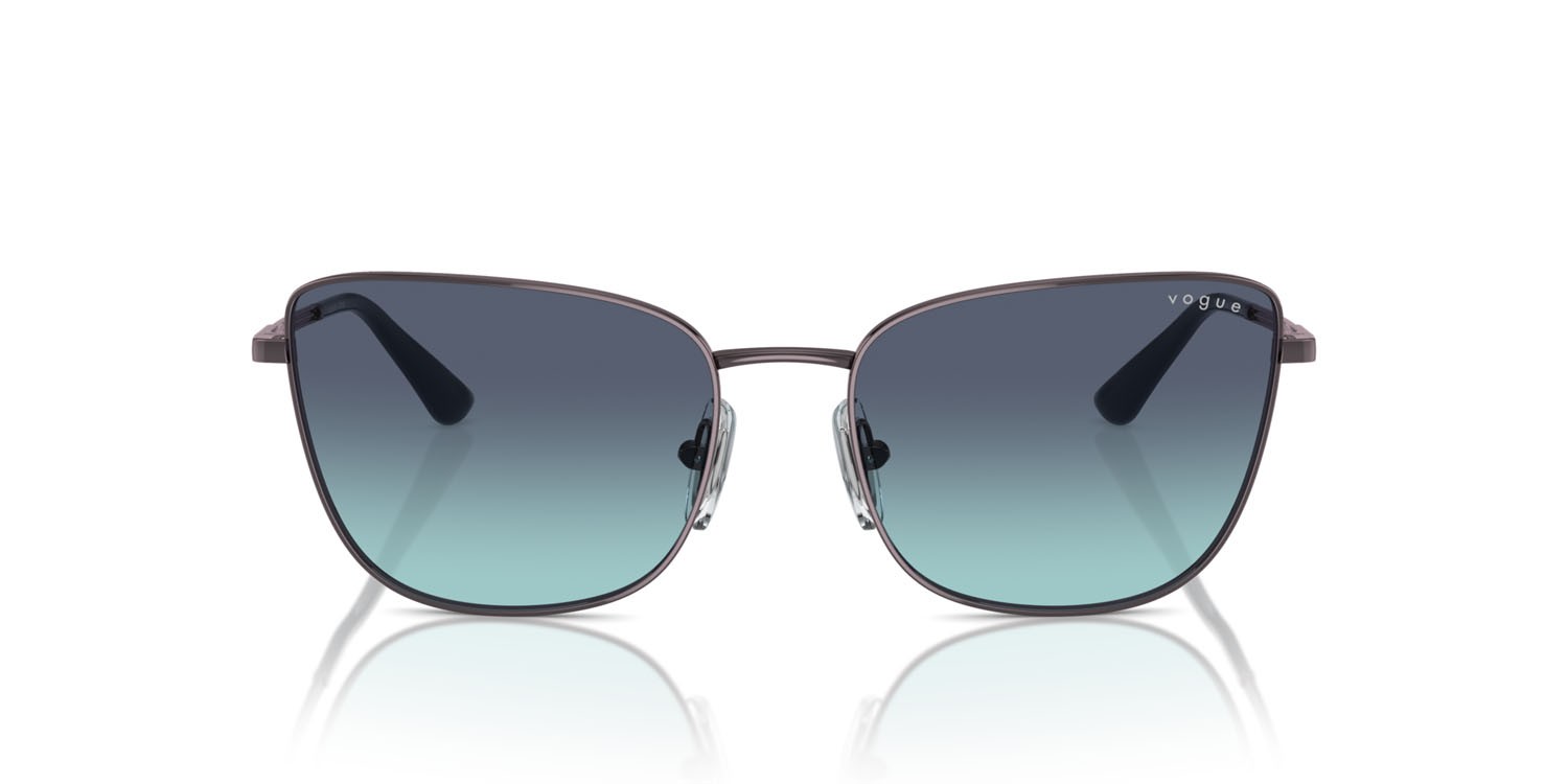Occhiali da sole Vogue VO 4308S (51494S) colore viola chiaro forma farfalla lenti azzurro sfumato blu scuro