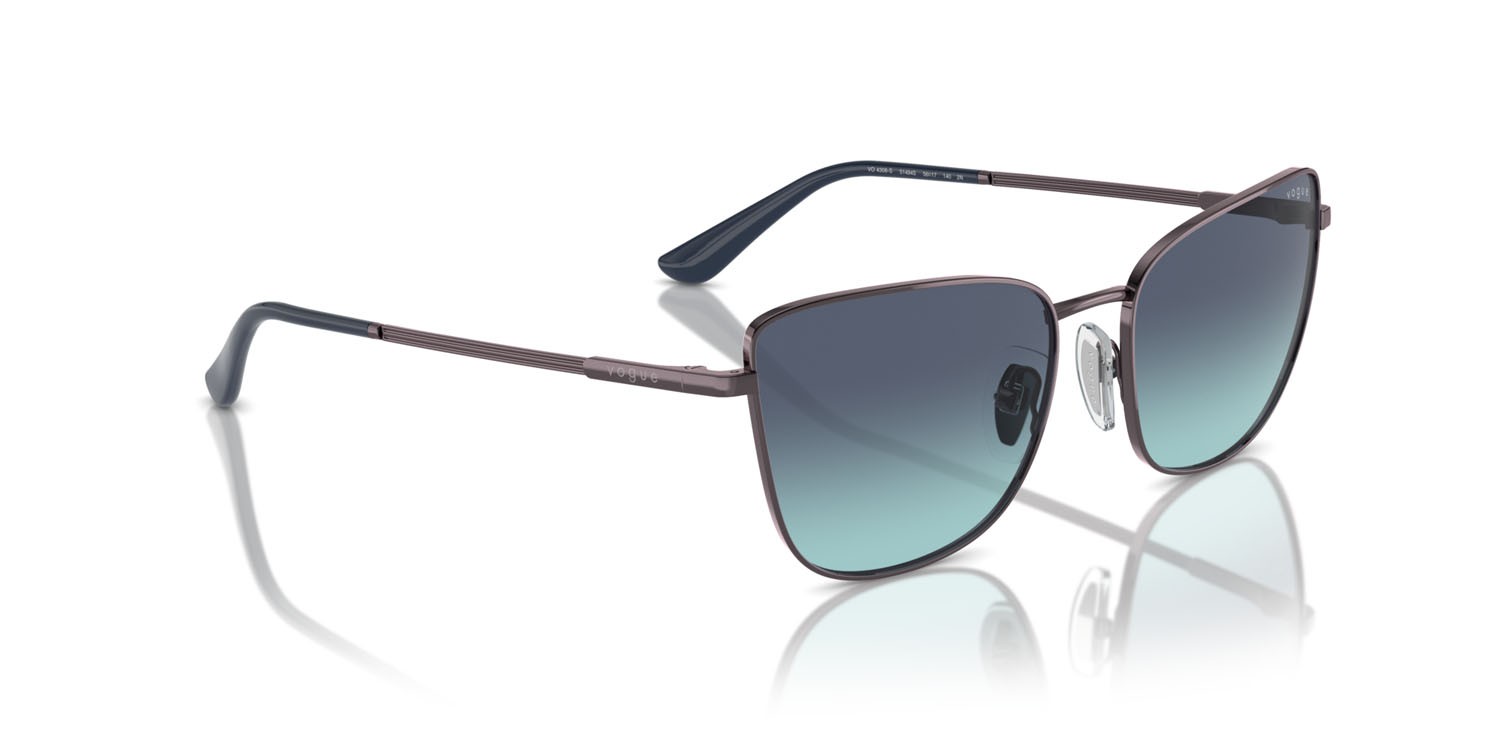 Occhiali da sole Vogue VO 4308S (51494S) colore viola chiaro forma farfalla lenti azzurro sfumato blu scuro