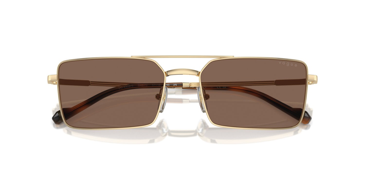 Occhiali da sole Vogue VO 4309S (848/73) colore oro pallido forma rettangolare lenti marrone scuro