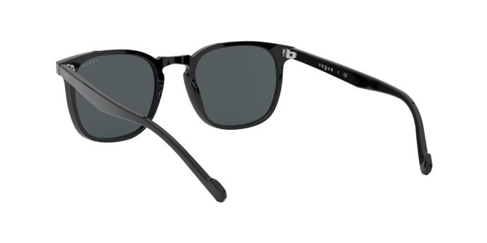 Occhiali da sole Vogue VO 5328S (W44/87) colore black forma quadrato lenti dark grey