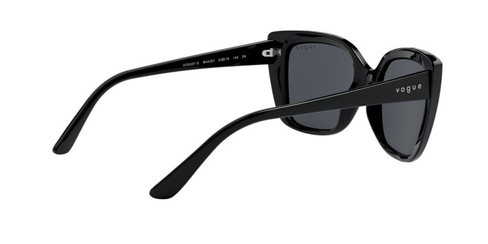 Occhiali da sole Vogue VO 5337S (W44/87) colore black forma quadrato lenti grey