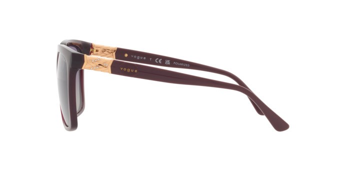 Sonnenbrillen Vogue VO 5476SB (29898J) farbe rosso ciliegia trasparente form quadratisch gläser polarizzata grigio sfumato violetto