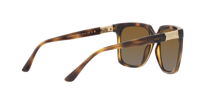 Occhiali da sole Vogue VO 5476SB (W656T5) colore havana scuro forma quadrato lenti polarizzata grigio sfumato marrone