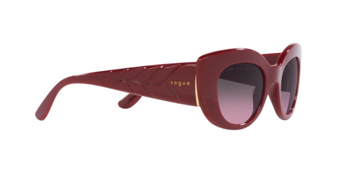 Sonnenbrillen Vogue VO 5480S (304890) farbe full bordeaux form schmetterling gläser violetto sfumato grigio
