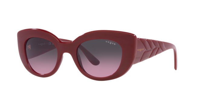 Sonnenbrillen Vogue VO 5480S (304890) farbe full bordeaux form schmetterling gläser violetto sfumato grigio
