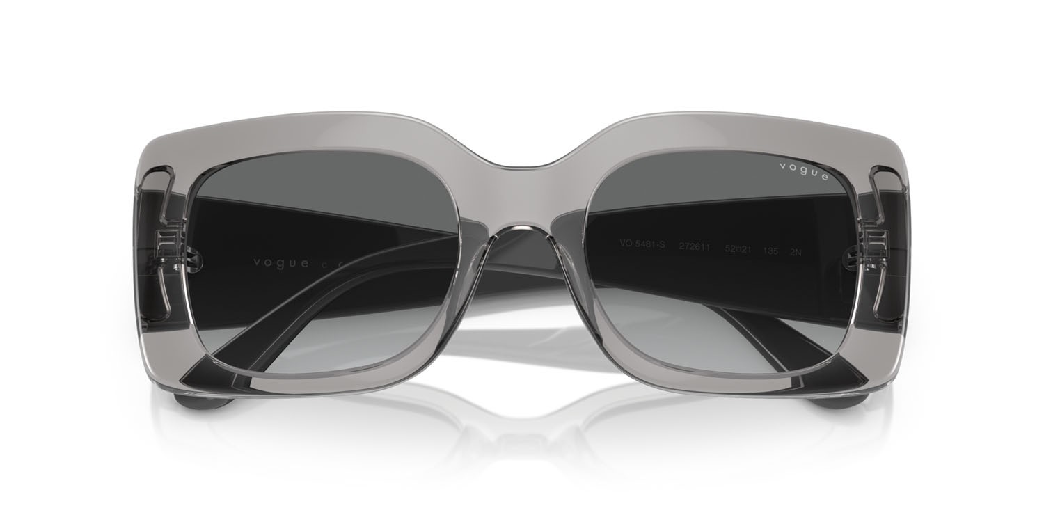 Occhiali da sole Vogue VO 5481S (272611) colore grigio trasparente forma rettangolare lenti grigio sfumato