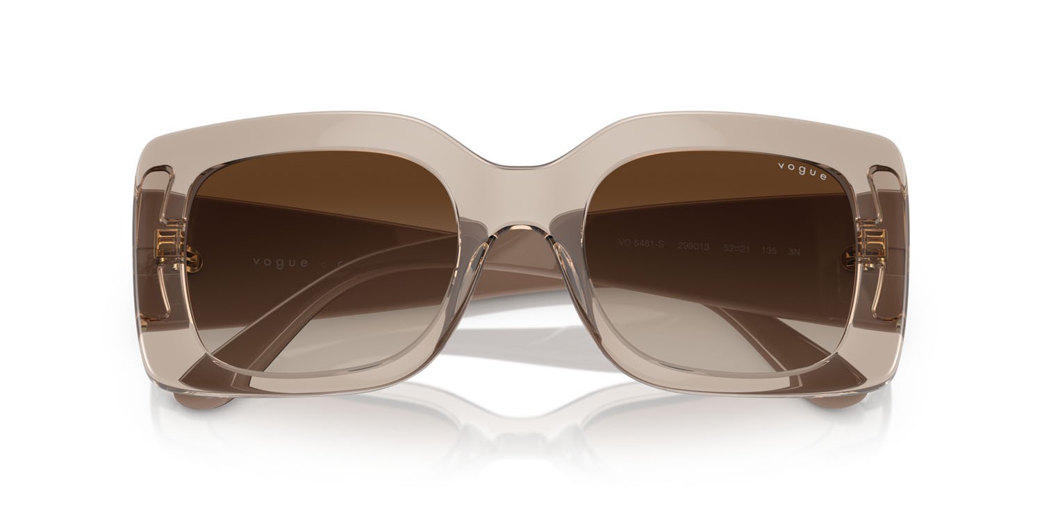 Occhiali da sole Vogue VO 5481S (299013) colore caramello trasparente forma rettangolare lenti marrone sfumato