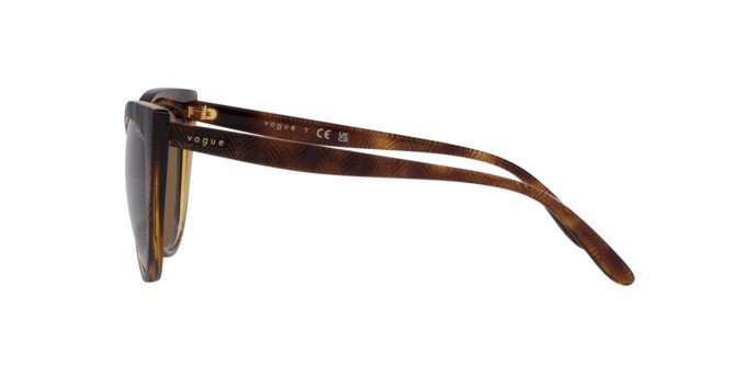 Occhiali da sole Vogue VO 5484S (W65673) colore havana scuro forma cat eye lenti marrone scuro