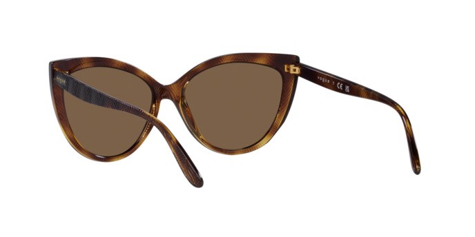 Occhiali da sole Vogue VO 5484S (W65673) colore havana scuro forma cat eye lenti marrone scuro