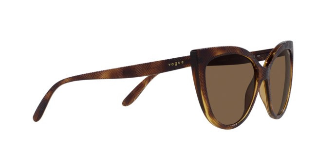 Occhiali da sole Vogue VO 5484S (W65673) colore havana scuro forma cat eye lenti marrone scuro