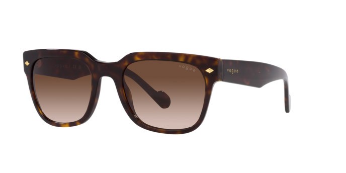 Occhiali da sole Vogue VO 5490S (W65613) colore havana scuro forma quadrato lenti marrone sfumato