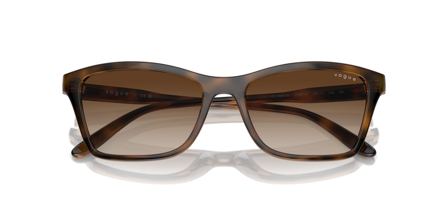 Occhiali da sole Vogue VO 5551S (238613) colore top havana/marrone chiaro forma quadrato lenti marrone sfumato