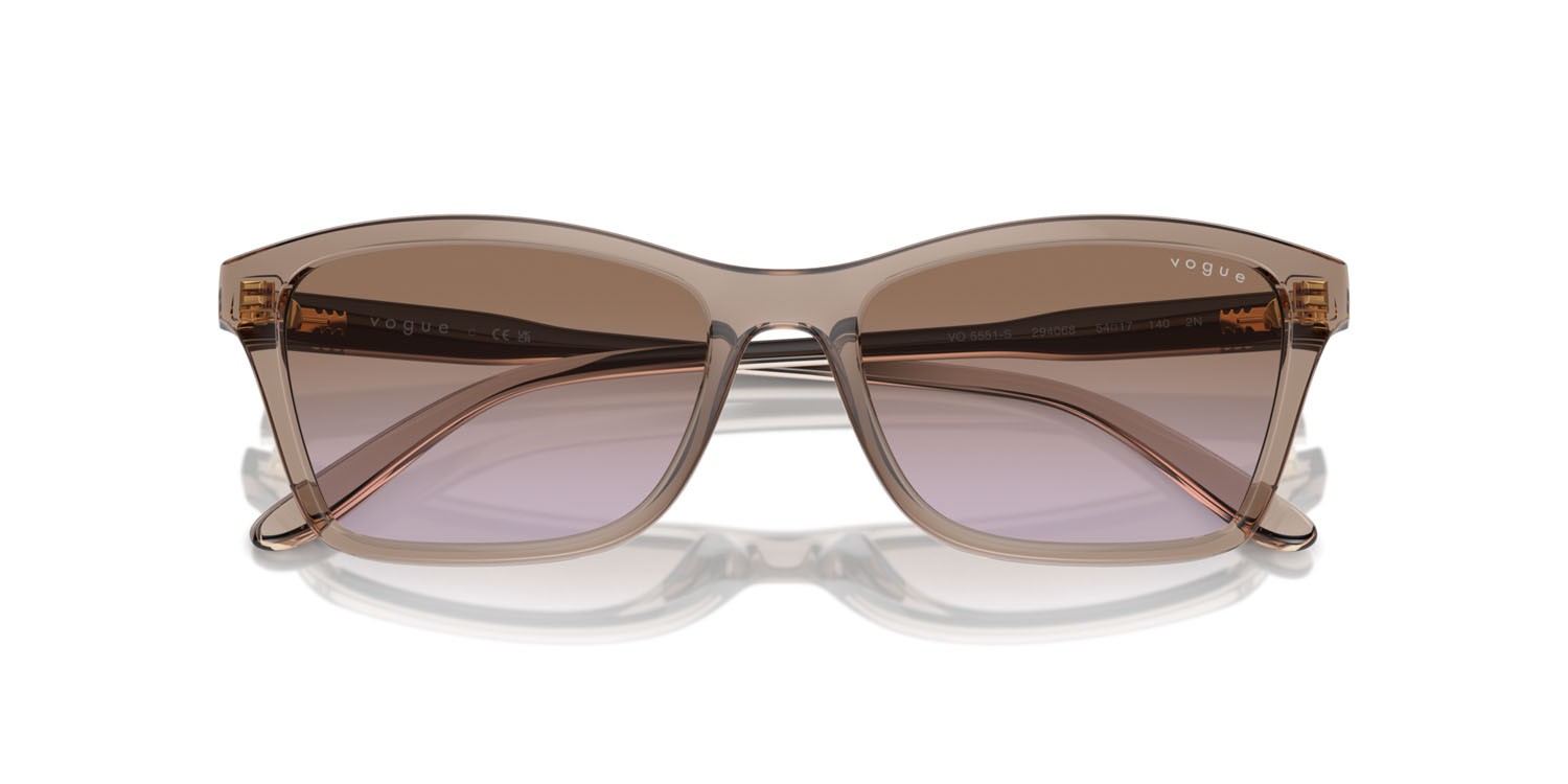 Occhiali da sole Vogue VO 5551S (294068) colore marrone trasparente forma quadrato lenti violetto sfumato marrone