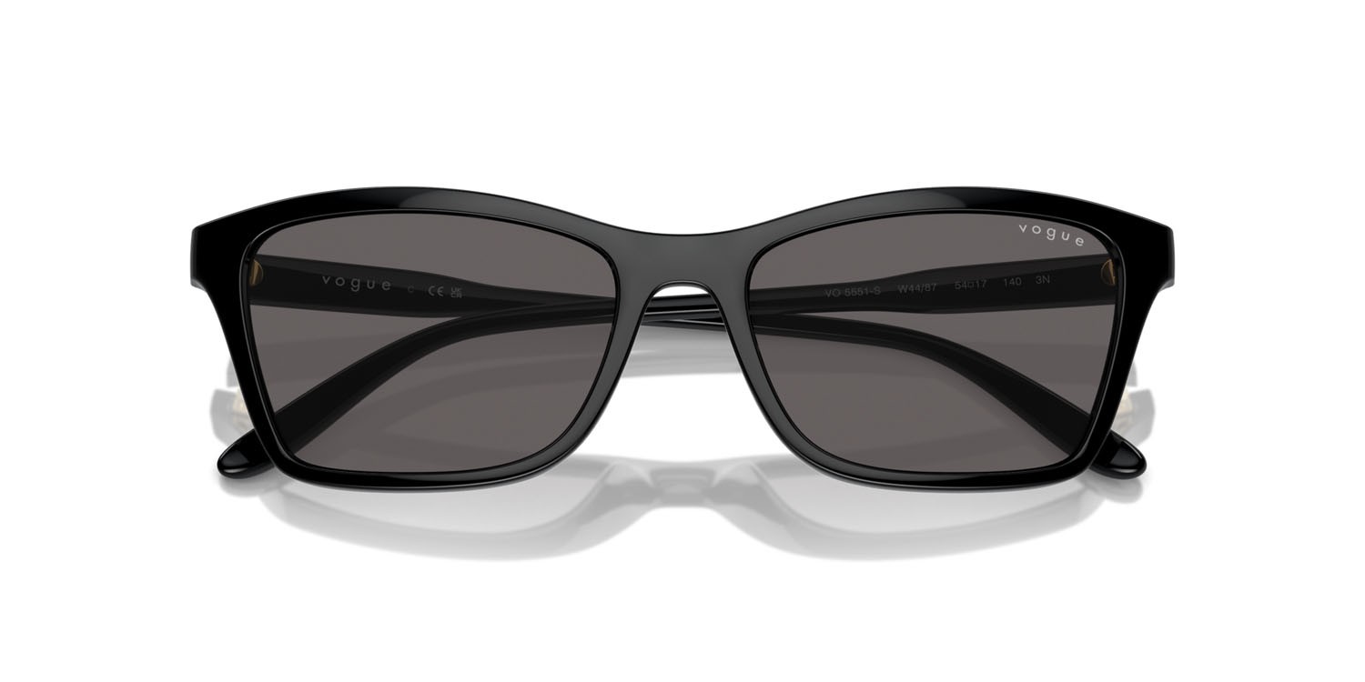 Occhiali da sole Vogue VO 5551S (W44/87) colore nero forma quadrato lenti nero/grigio fumo