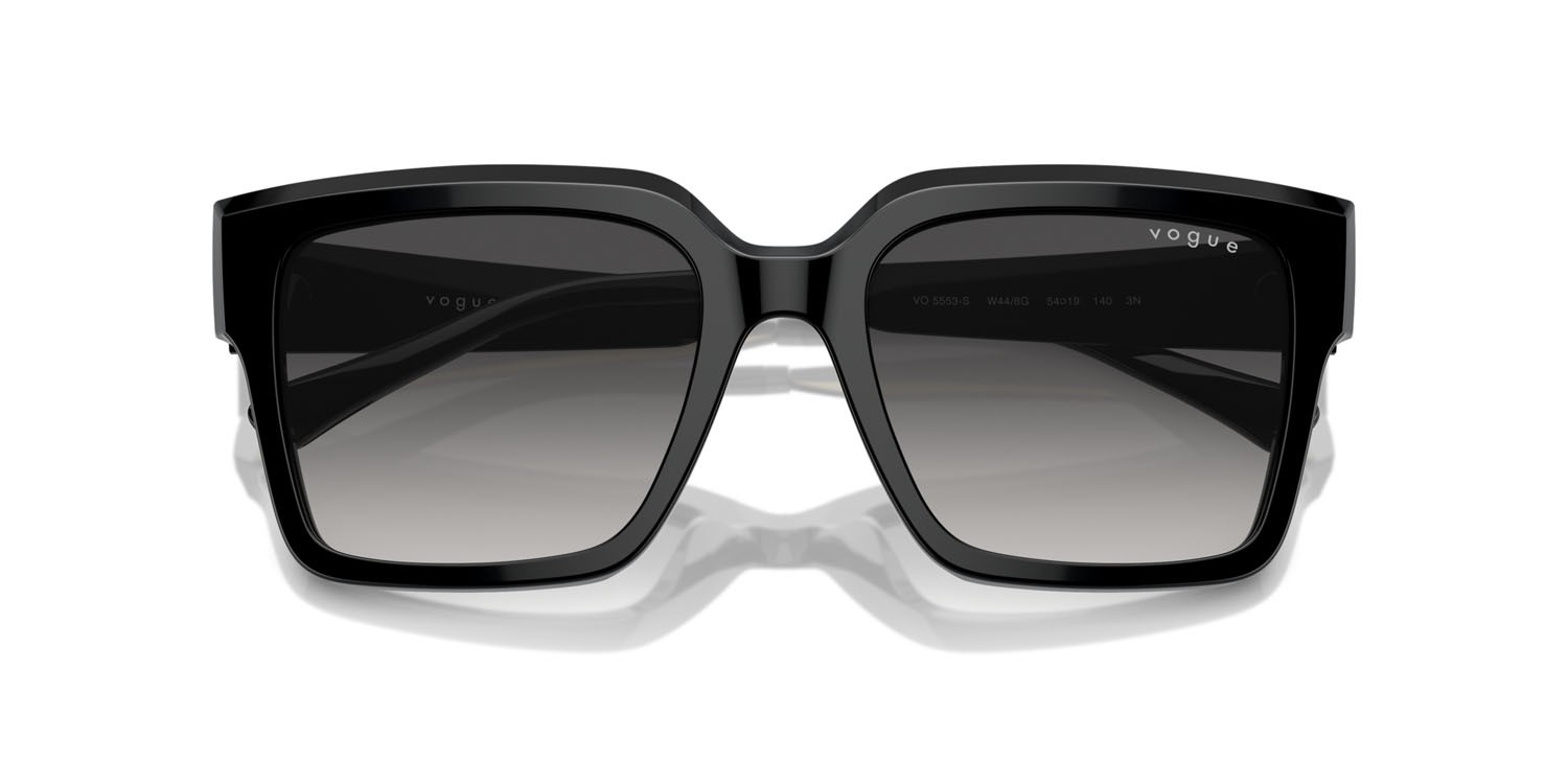 Occhiali da sole Vogue VO 5553S (W44/8G) colore nero forma quadrato lenti grigio sfumato nero