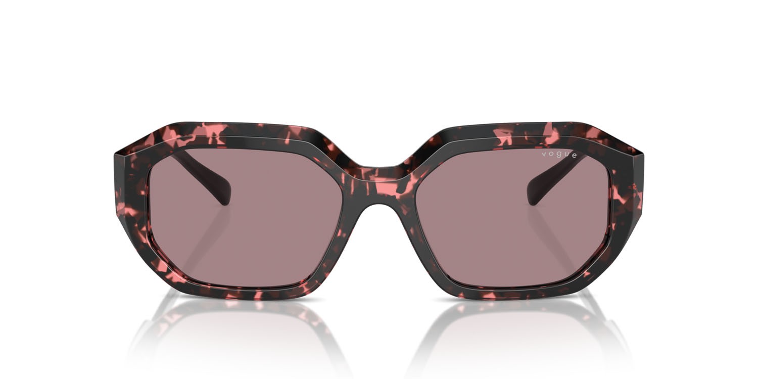 Sunglasses Vogue VO 5554S (31487N) color tartarugato rosso shape irregular lenses viola chiaro/marrone