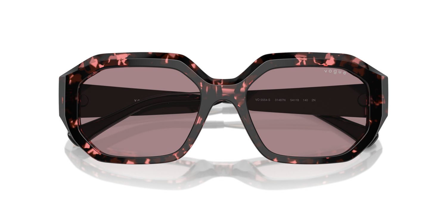 Sunglasses Vogue VO 5554S (31487N) color tartarugato rosso shape irregular lenses viola chiaro/marrone