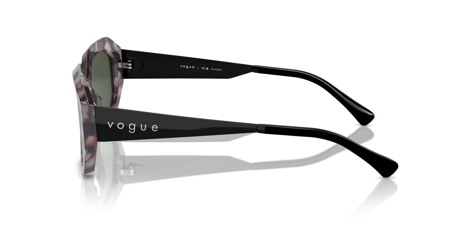 Occhiali da sole Vogue VO 5554S (31499A) colore grigio tartarugato forma irregolare lenti verde scuro polarizzata