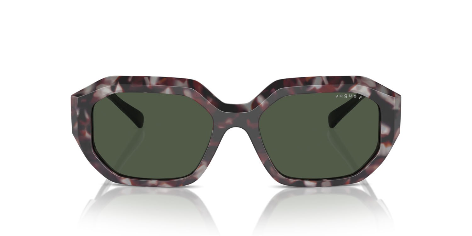 Occhiali da sole Vogue VO 5554S (31499A) colore grigio tartarugato forma irregolare lenti verde scuro polarizzata