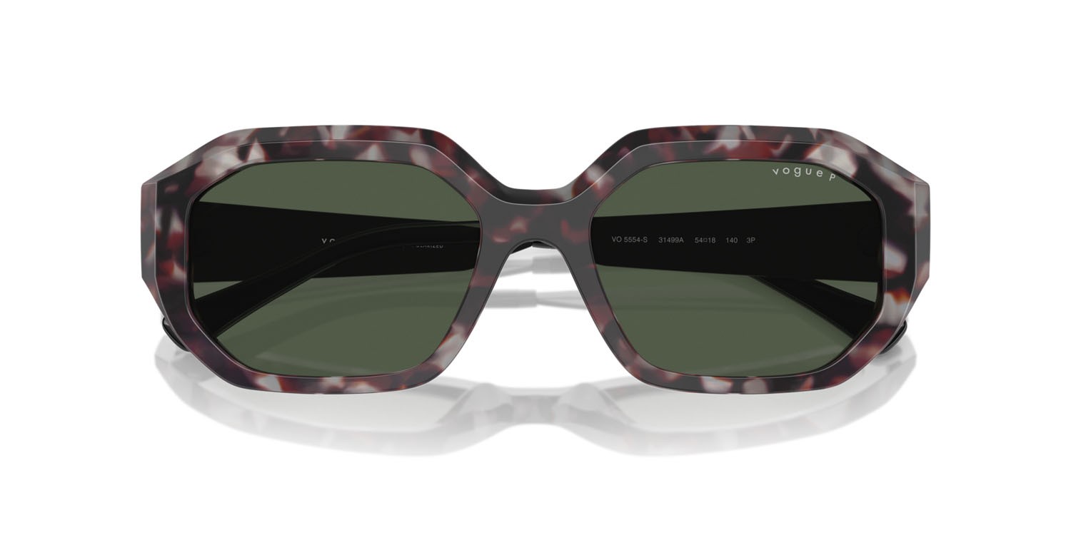 Occhiali da sole Vogue VO 5554S (31499A) colore grigio tartarugato forma irregolare lenti verde scuro polarizzata