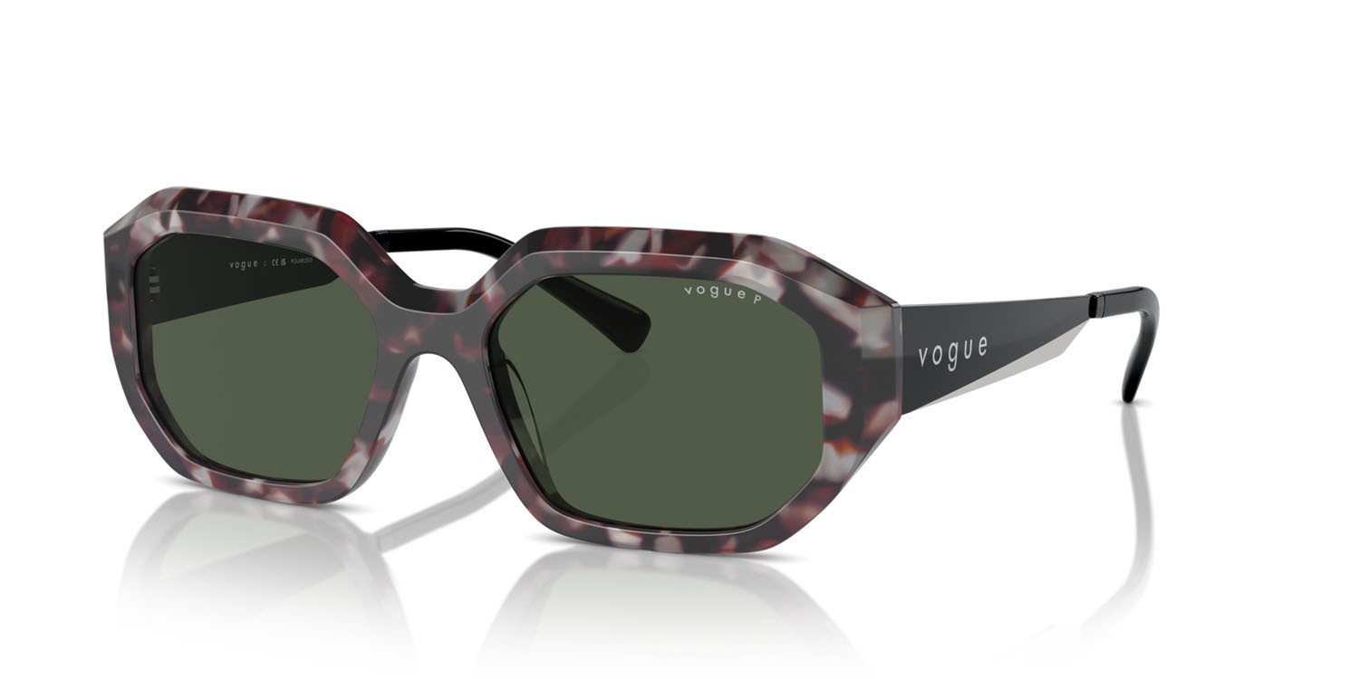 Occhiali da sole Vogue VO 5554S (31499A) colore grigio tartarugato forma irregolare lenti verde scuro polarizzata